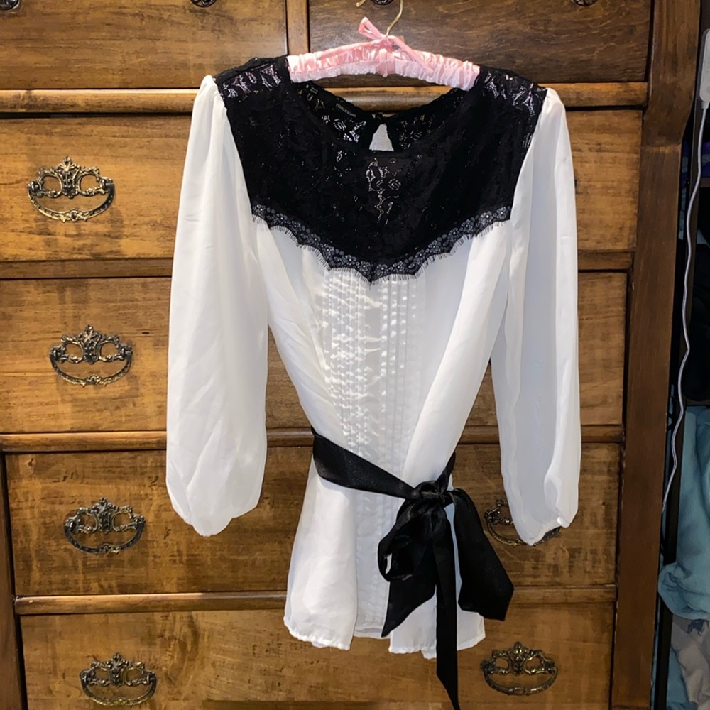 Cute White/Black with Lace Trim Shirt Size Small